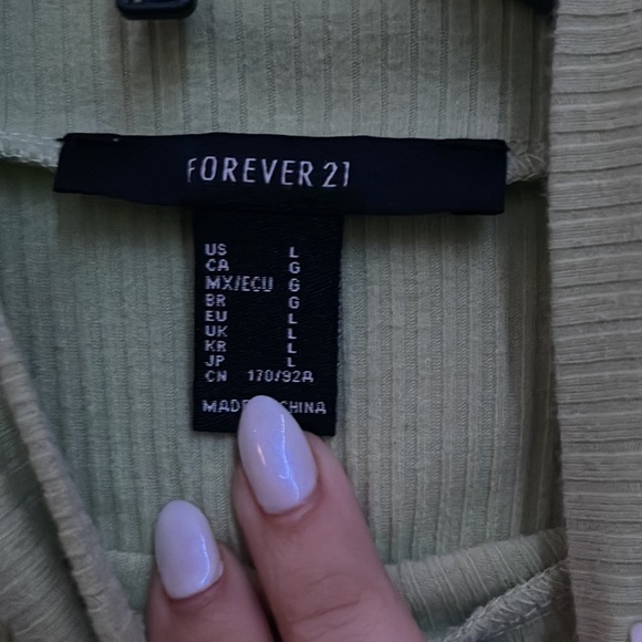 Green graphic croptop size L forever 21 brand - Picture 3 of 3